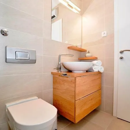 Appartement New And Sunny 5 Min From Beach Trstenik Split