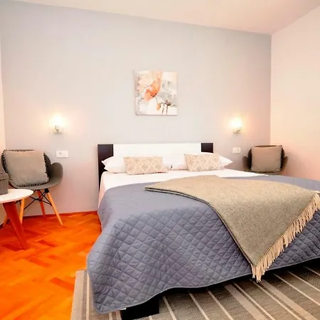 New And Sunny 5 Min From Beach Trstenik Appartement *