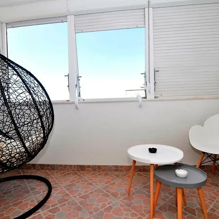 New And Sunny 5 Min From Beach Trstenik Appartement Split