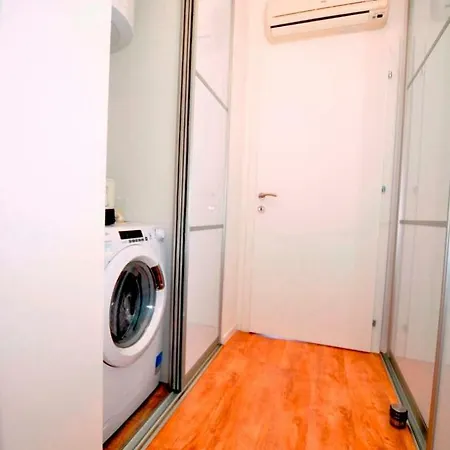 New And Sunny 5 Min From Beach Trstenik Appartement Split