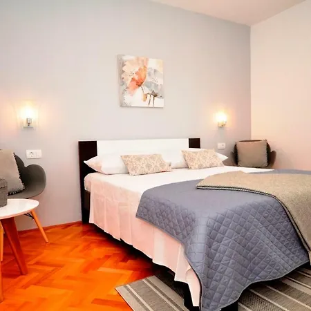 New And Sunny 5 Min From Beach Trstenik * Split