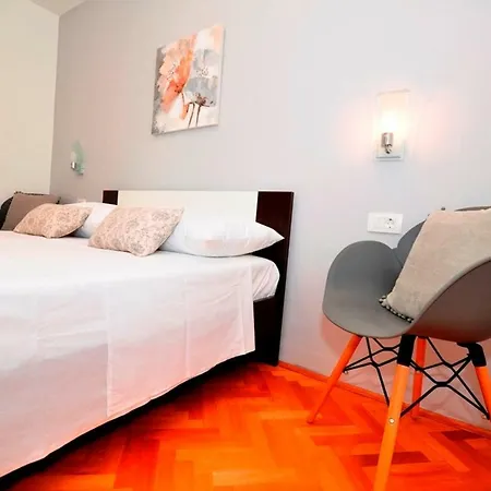 New And Sunny 5 Min From Beach Trstenik Apartment