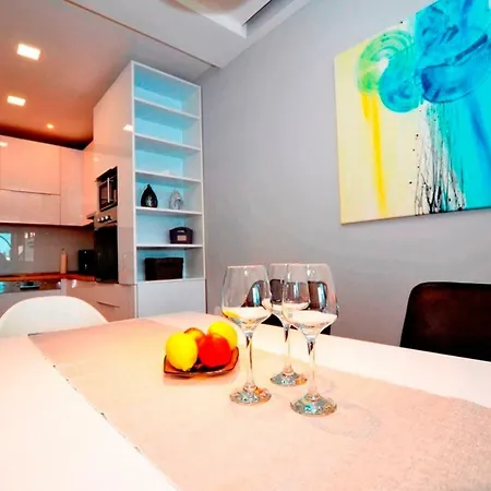 New And Sunny 5 Min From Beach Trstenik Apartment Split